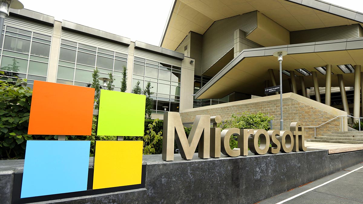 Microsoft to start bringing workers back to headquarters